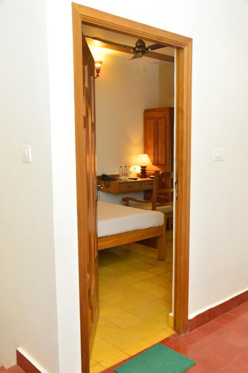 Cours Chabrol Hotel Puducherry Buitenkant foto
