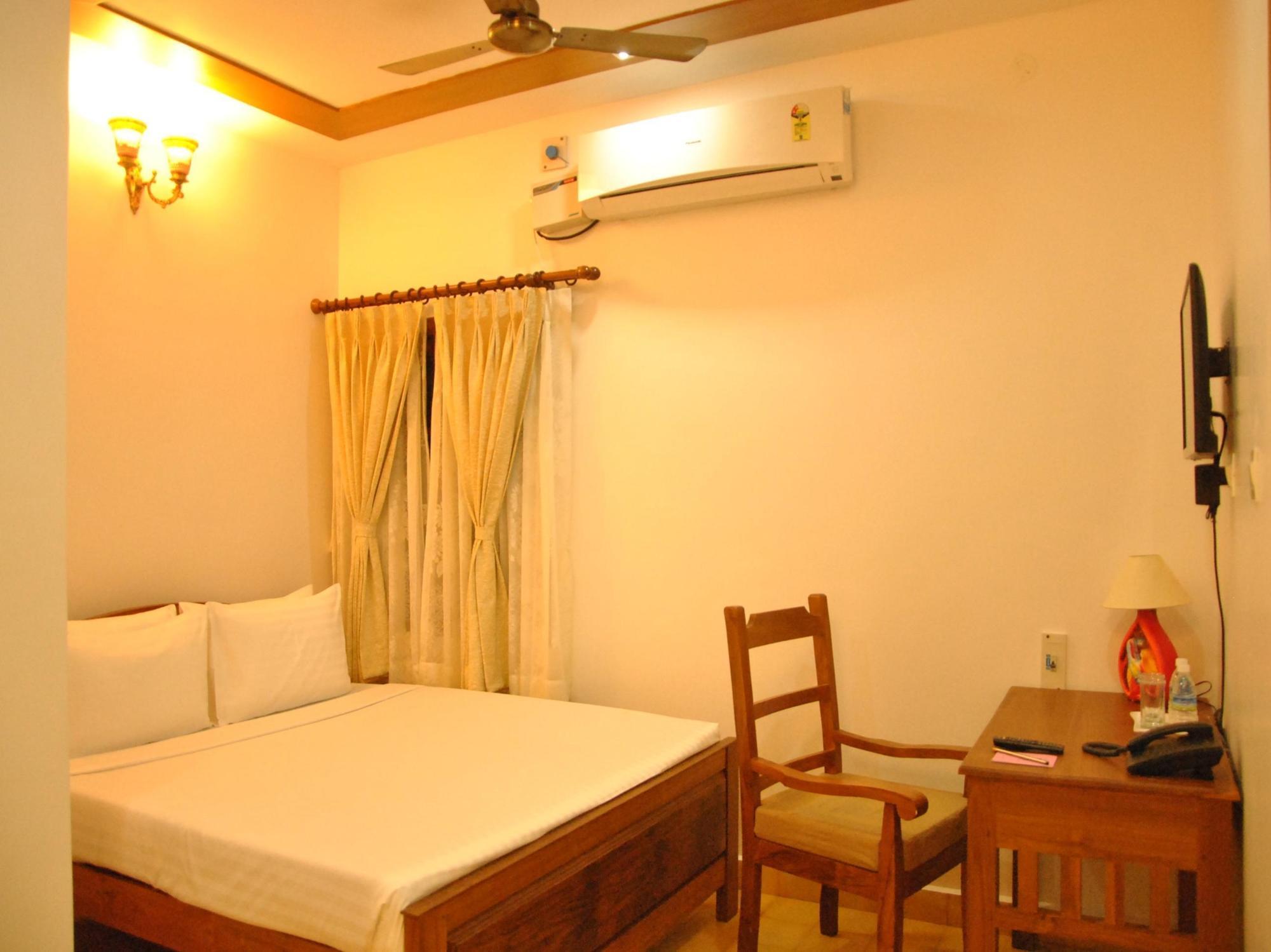 Cours Chabrol Hotel Puducherry Buitenkant foto